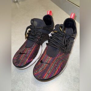 WMNS AIR PRESTO JACQUARD
NIKE BEAUTIFUL X POWERFUL